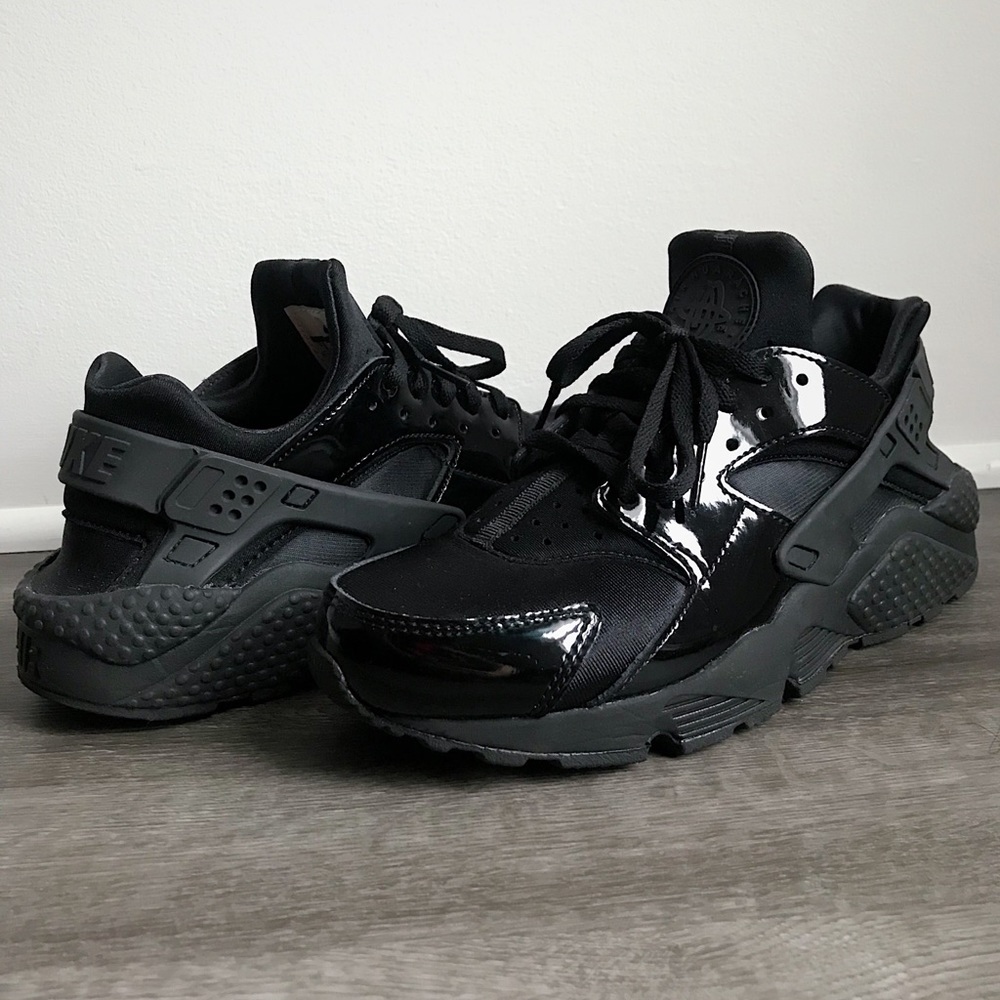 Black Nike Huarache Shoes